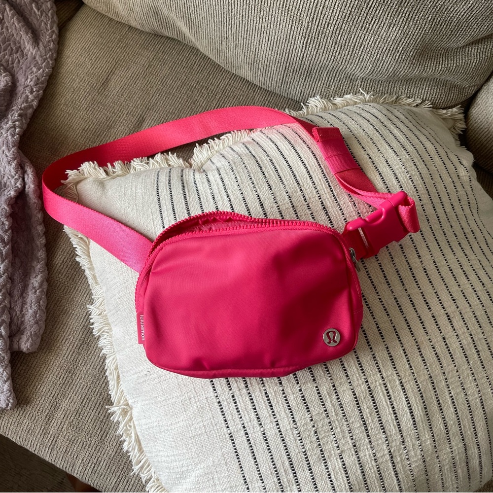 Lululemon Belt Bag 1L Sonic Pink
